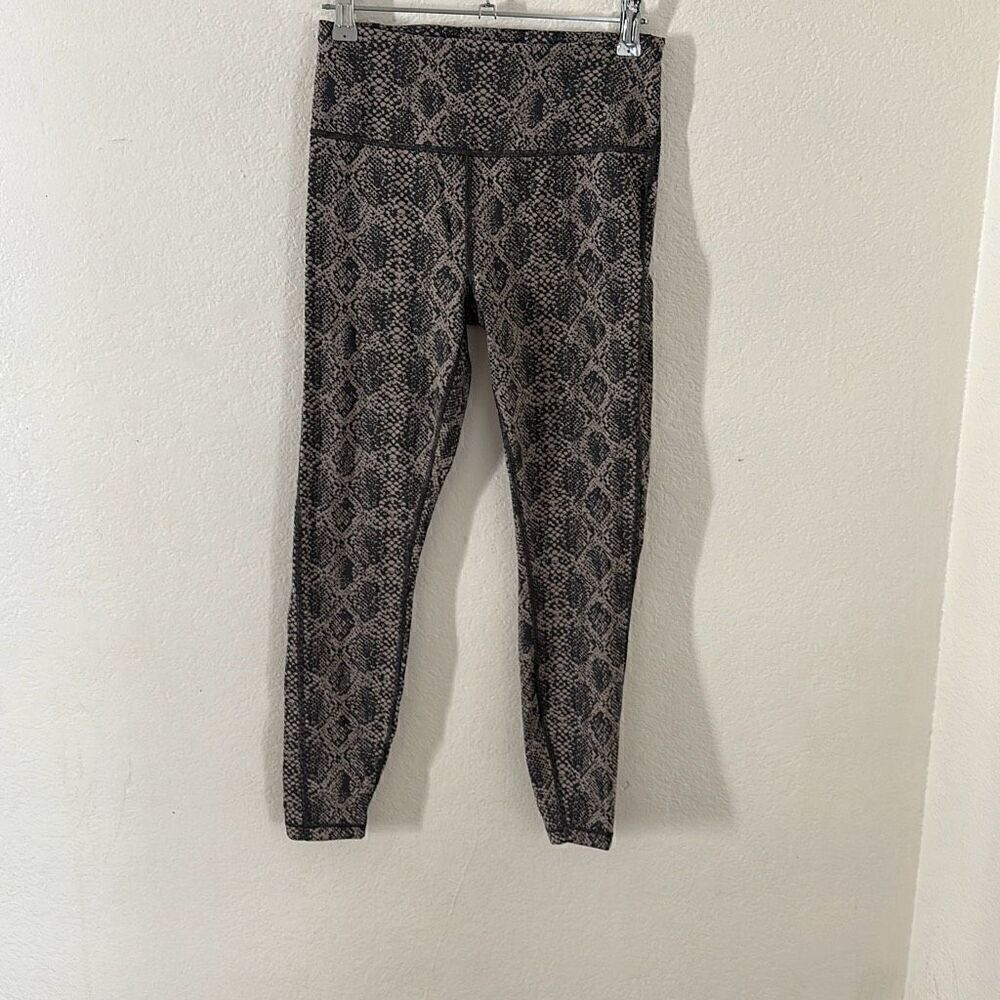 Athleta Size XS Gray Snake print leggings athletic leggings